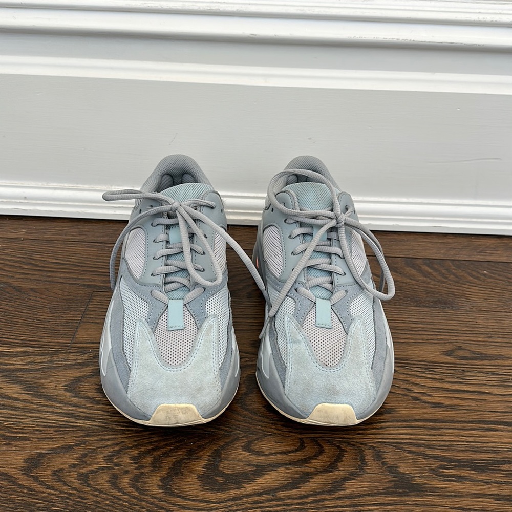 Adidas Yeezy Boost 700